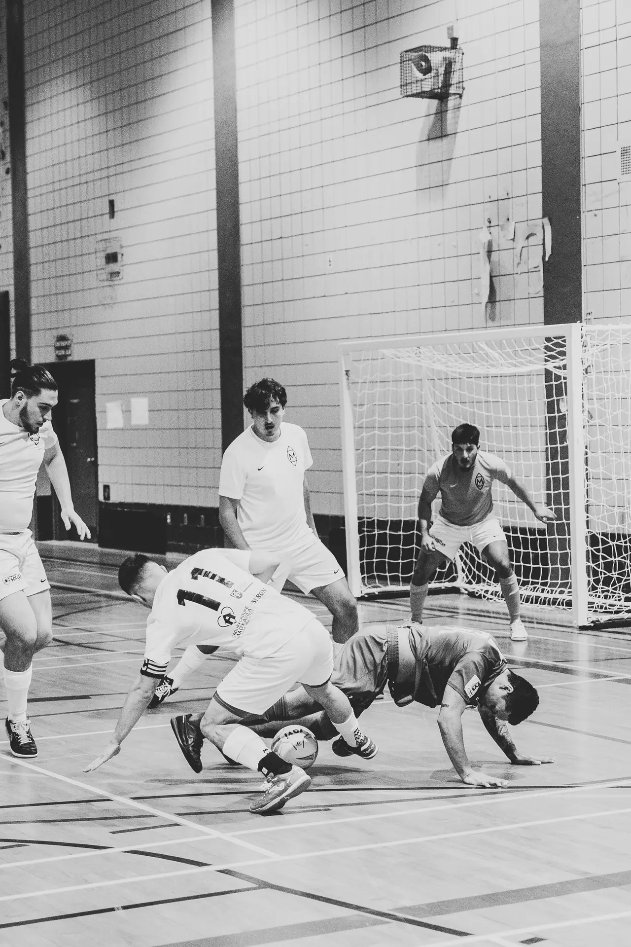 Duel pour le ballon lors d’un match de futsal